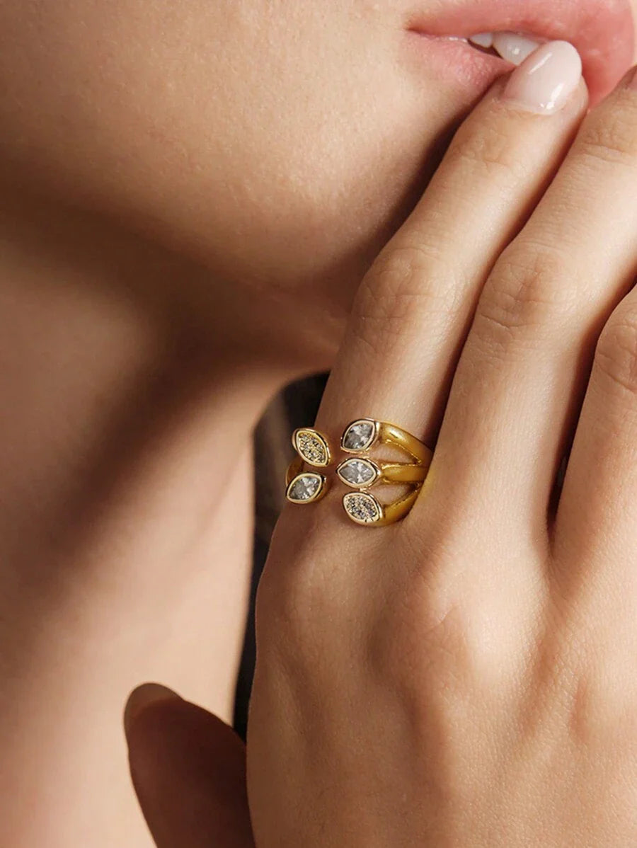 Anel Aberto com Diamante Folheado a Ouro 18K